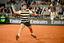 Load image into Gallery viewer, Nike Men's Paris Slam Advantage Alcaraz Crew - 2025 NEW ARRIVAL